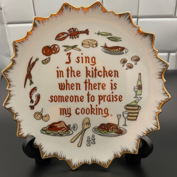 Hanging Plate “I Sing In The Kitchen When There Is Someone To Praise My Cooking” - Picture 1 of 3